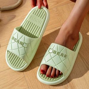 Nuova Summer Coppia Conciso Coppia Coppia Outdoors Sandali Slide da bagno Non slip per uomini Donne Slifori da donna Flip Flip Flip Y240518