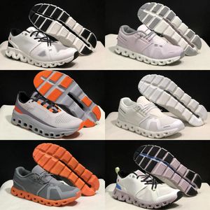 2024 Designer Running Shoe Lätt snörningsplattform Diverse färgblå gula scheman utomhus kvinnor man sneakers tränare slitstarka skor storlek 36-45