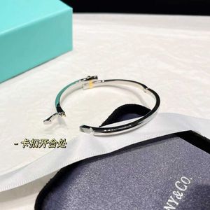 Hot Picking New TFF Edge Narrow Edition Ring with Diamond Bracelet Minimalist Instagram Luxury and Cold Style for Girls