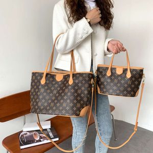 Large capacity for women in 2024, new popular handbag trend, stylish and classic printed one shoulder tote bag 80% factory wholesale