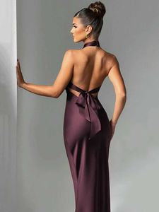 Landebahnkleider Mozision Satin Rückenless sexy Maxi Kleid für Frauen Sommer neue Halfter Slveless Bodycon Club Party Langes Kleid elegant T240518