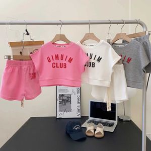 Kläder set fashionabla barns set kortärmad sommarflicka klädflicka baby tunn bomull t-shirt klänning j240518