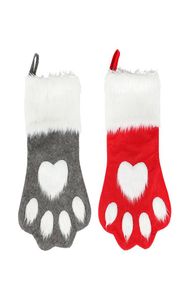 Ornamentos de árvore de Natal de meia de Natal Vermelho e cinza Longhair Dog Socks
