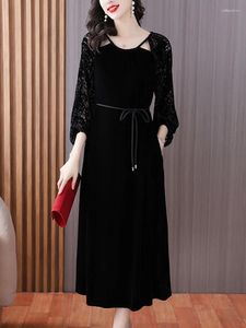 Casual Dresses Autumn Winter Black Velvet lämplig på begäran Kvinnlig sexig bodycon chic klänning 2024 Fashion Hook Flower Hollow Vestidos