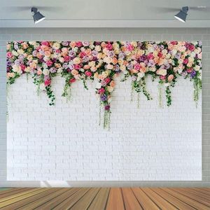 パーティーデコレーションホワイトレンガの壁と花の植物の背景ブライダルシャワーエンゲージメントバナーポートレートポースタジオの小道具