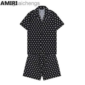 Trendmärke Amirirs kostymer uppsättningar för män högkvalitativa designerkläder sportskjorta för män med klassiska bokstäver tryckta över kropps avslappnade och fashionabla