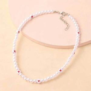 Pendant Necklaces Fashionable and Simple Heart shaped Pearl Bead Necklace Elegant Womens White Kravik Chain Necklace Couple Gift Jewelry Accessories J240516