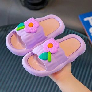 Slipper 2024 Summer New Cartoon Girls Slippers Soft Soled Home Shoes Anti Slip Sandals Flower Childrens Shoes Flip Y240518