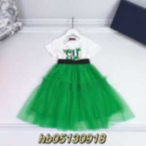 T-shirt high end barns västerländska söta flickors koreanska version, temperament, kortärmad t-shirt, halv kjol, tvådelar, grön set