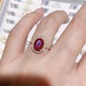 Rings de cluster clássico clássico requintado antigo artesanato embutido Bluster Gem Red Gem para mulheres Luxo e presentes de jóias de casamento vistosos