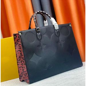 Fraueneinkaufstasche Leopardenmuster Store Designer -Tasche Luxus Männer großer schräg Schulter Leder Clutch Bag Pressed Blumengriff Griff Wochenendausflug Tasche A3