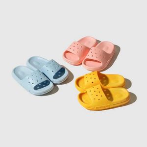 Slipper Childrens Hole Shoes New Home For Summer 2024 Outdoor Childrens Flip Parents and Childrens Sandals Y240518