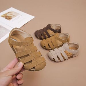 Sommarläderstävlingar Baby Boys Girls Sports Sandaler Nära Toe Leather Non-Slip Kids Everyday Sandals 240518