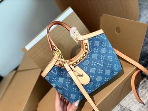 新しいブランドデザイナーバッグトートバッグクラシックブルーデニム女性ショッピングパッケージクラッチハンドバッグ高品質のショルダークロスボディバッグ