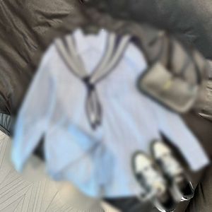 Tシャツ秋のストライプコントラスト装飾ネイビースタイルショール長袖大型皿紙男ファッション女性シャツ