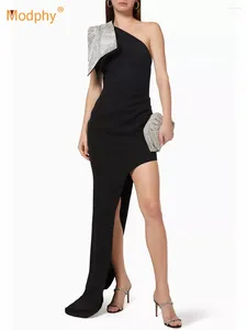 Casual Dresses Modphy One Shoulder Women's Bandage Dress Fashion Svart ärmlös Bow Elegant Party Evening Asymmetric Long 2024 Vestidos