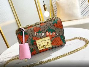 Designer Girls Strawberry Shoulder Bag Handbag Gold Chain Letter Tryckta lyxiga messenger väskor Metallkedjor Single Crossbody Bag