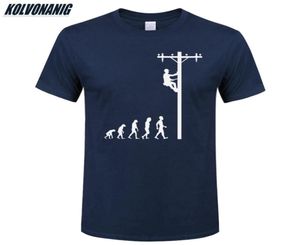 Evoluzione umana del regalo di compleanno della maglietta del guardalinee per elettricista padre padre marito Oneck manica corta cotone men039s tshirts8433478