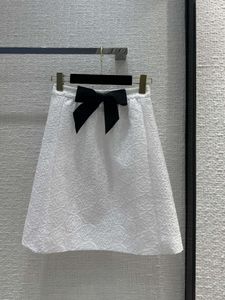 Fjäril snidad vit lång kjol 2024 ny sommarhöstdesigner ett modemärke samma stil klänning kvinnokjolar 0519-2