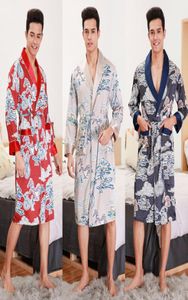 Novo Autumn Longsleeeved Cartoon Padrão Men Robe Marinha Azul Homens de joelho Men039s Pijamas Nightgown5905548