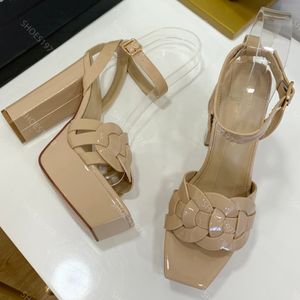 Saltos de plataforma designers sandálias de sandálias para mulheres clássicas de moda cristal fivela de couro de patente de 12,5 cm de salto de salto de salto de salto 35-41 com caixa