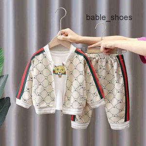 Spårdräkter för Bebe Boys Toddler Casual Sets Baby Boys Cloths Set Spring Autumn Newfödda Fashion Cotton Coats+Topps+Pants 3st Y220310