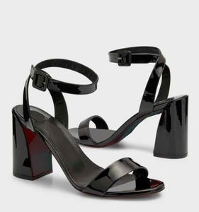 Donna sandalo a basso tacco classico stile classico in plastica piatta anti -slip accesa con sandali cristallini con scatola