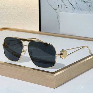 Modedesigner kvinnor metall solglasögon VE2269 Gold Metal Frame UV400 Black Lens Luxury Brand Womens Glasses Outdoor Beach Vacation Solglasögon med originallåda