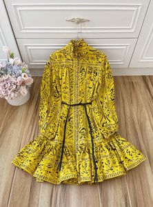 Primavera 2021 Novo posicionamento Print Waist Dress Fashion Bubble Sleeve Tercela de renda fina Dress2634526