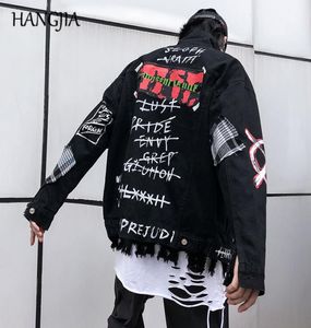 Black Graffiti Denim Jacket Män med lappbokstäver Tryckta jackor och rockar Autumn och Winter Distressed Jeans Jackets 2010046506786