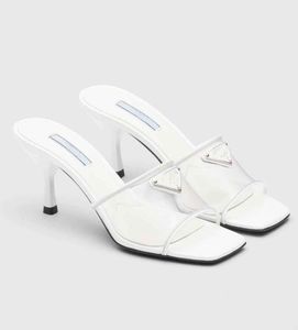 Topp lyxiga plexiglas kvinnor sandaler skor pvc patent läder emaljerad metall triangel mules lady slip on lady toffles eu35436426528