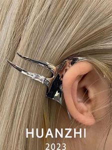 Stud HUANHZI 2023 New Minimalist Style Silver Fairy Smooth Metal Ear Clip Womens Hair Grab Special Jewelry Gift Party Q240517