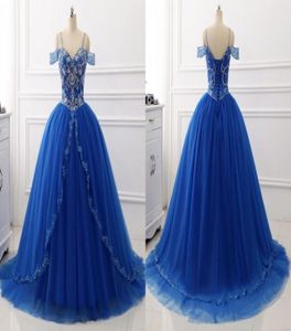 2023 Moda ombro frio azul royal doce 16 vestidos de baile vestido de baile tule sparkly cristal miçanzeta traseiro vestido quinceanera c5494825