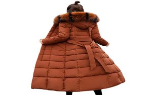 Mode Winterjacke Frauen Große Pelzgürtel Kapuze dick down parkas xlong weibliche jacke mant