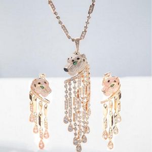 Coleção de designer Brincos de estilo de moda Mulheres Mulheres embutidas de dama de diamante completo Cabeça