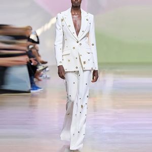 Amerikansk stil unik högkvalitativ nit hål tung gjord bana vit och svart blazer kostymer 2 st-byxor uppsättningar fantastisk design 240518