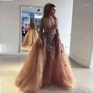 Partykleider Luxus mermaid Prom Kleid Deep v Hals handgefertigt Blumenapplikationen Spitze Langarm Promi Mode sexy Dubai Abendkleider