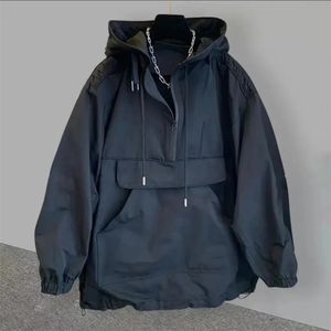 Koreanska modemärke Par bär herrjacka Windbreaker Design Casual Loose Coat Trend Spring and Autumn Hooded Charge 240513