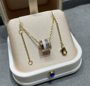 Halsband designer för kvinnors sterling silver pläterat 18k guld med samma benben kedja ljus lyx nisch explosiv högklassig känsla av ny enkelhet