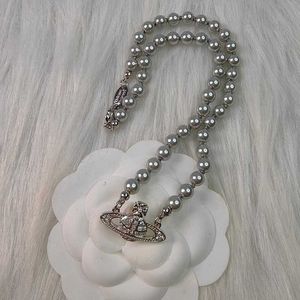Hög version Western Empress Dowager Silver Grey Saturn Pearl Necklace Womens Hot Selling Personlig krage kedja