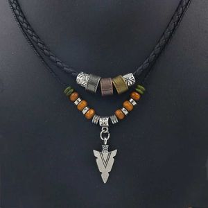 Pendant Necklaces Stacked artificial leather rope beaded necklace for mens retro layered tribal arrow pendant necklace for mens jewelry necklace Hombre J240516