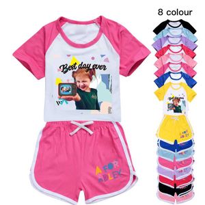 Zestawy odzieży Summer Childrens Clothing T-shirt+Shorts 2pcs Set for Girls Sportswear Boys Track and Field Odpowiednie Adley PaJamas Q240517