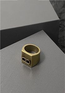 Luxury Designer Ring Classic Style Mens and Womens Lämpliga för kärleksringar Lämpliga gåvor Sociala fester STOR MYCKET NICE7719460