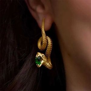 Stud Crystal Snake Studörhängen Golden Cubic Zirconia Snakeörhängen Lämplig för kvinnors modemodemodesmycken gåvor Q240517