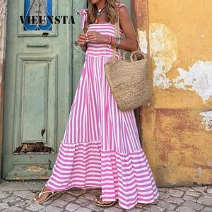 Podstawowe sukienki swobodne Elegancka kwadratowa obroże bez rękawów Długie sukienki Kobiety Modne paski Backless Lose imprezowe sukienka retro w paski nadruk boho plażowy sukienka J240516