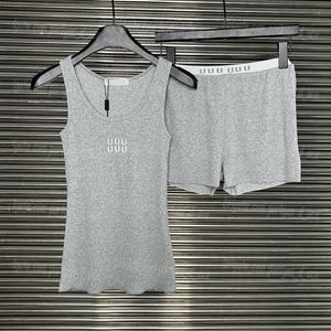 Designer kvinnor stickade tank tops shorts set brev broderade smala passformar kläder lyx ärmlösa sportiga tankar sommar avslappnad unga dam singlet boxare set