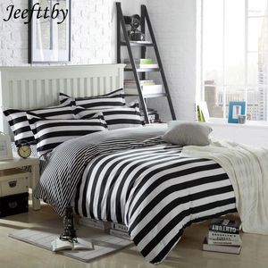 Bettwäsche Sets Jeefttby Fashion Klassische schwarze weiße Streifen Plaid Set 4pcs Quilt Deckblatt Kissen Home Textile Stoffdekoration