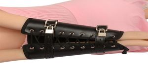 Бондаж кожаная рукавая рукавая рукавая рукав BDSM и интерес и интерес к ручным манжетам фетиш -рабыни инструменты Toys209d1513564