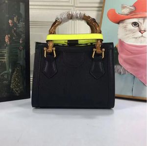 Large capacity totes Bamboo Knot Light Shoulder Fashionable Makeup Handbag Designer Women's Chain Go Shopping Backpack Mobile Bag Wallet
