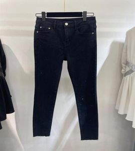 Designerjeans Frauen039s Neue mittlere Rise Reißverschluss -Taste Gerade vielseitige Jeans gekräuselt